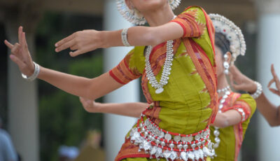 india-dancer-tour-travel